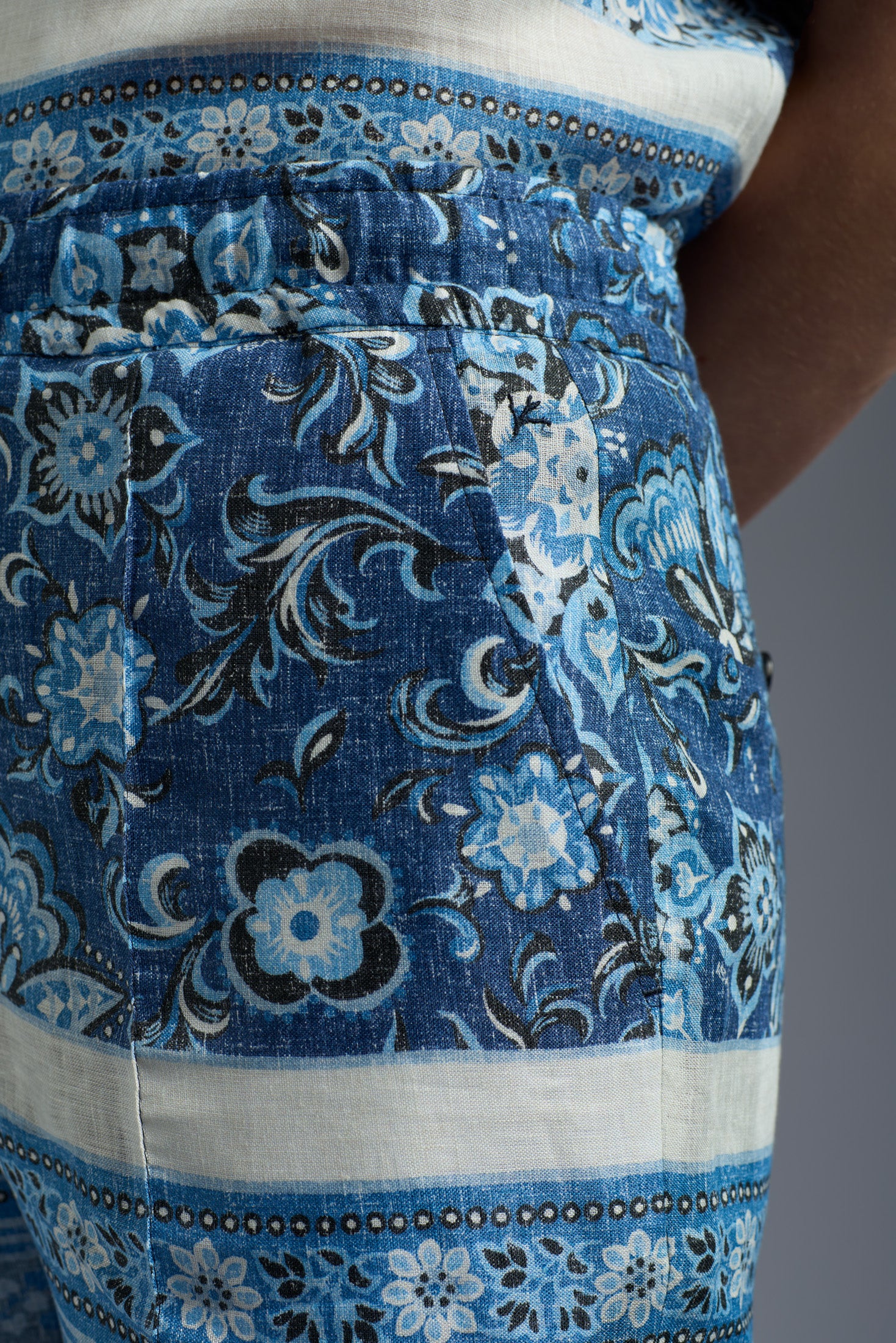 Floral Multicolor Printed Linen Short Drawstring Pants - Image 3